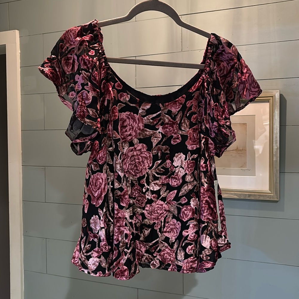 NWT Beautiful velvet floral top